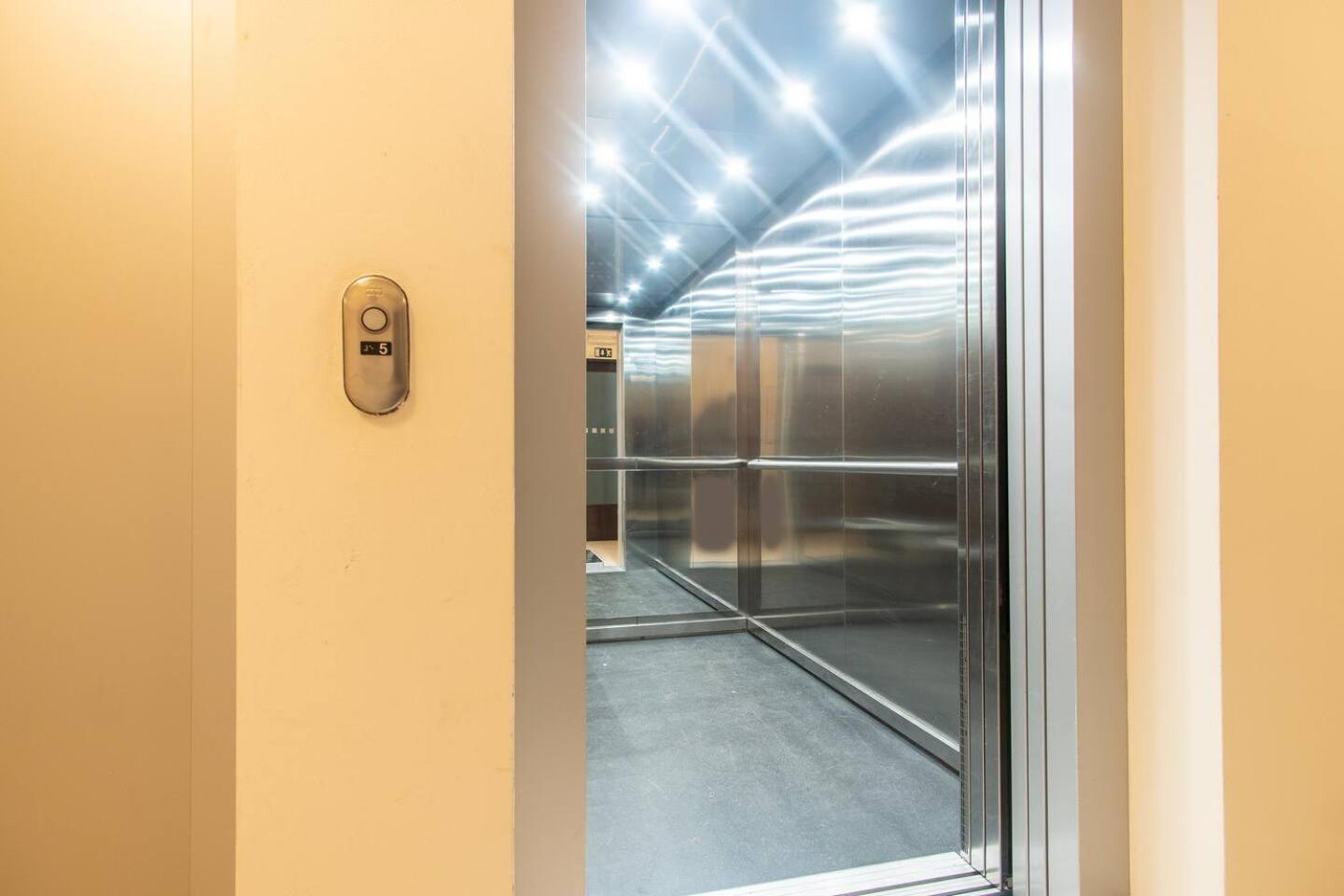Prostorny 3 Pokojovy S Dvema Terasami Apartment Prag
